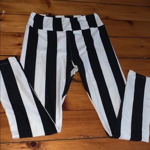 Black and white vertical striped leggings